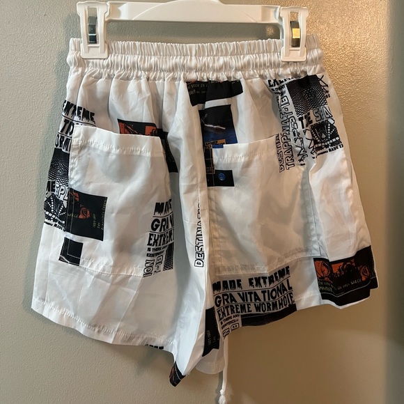 White graphic shorts - Picture 2 of 3